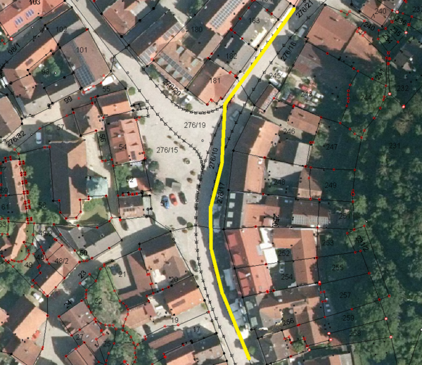 Bild vergr&ouml;&szlig;ern: Obenansicht des Bereiches Oberer Markt, Unterer Markt und Marktplatz in Königstein mit der eingezeichneten Fläche wo das Glasfaser verlegt wird.